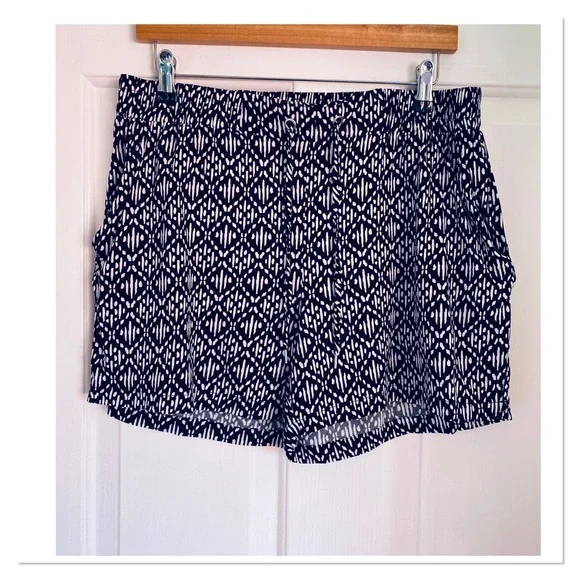 New Serra Tribal Print Shorts - Picture 1 of 3